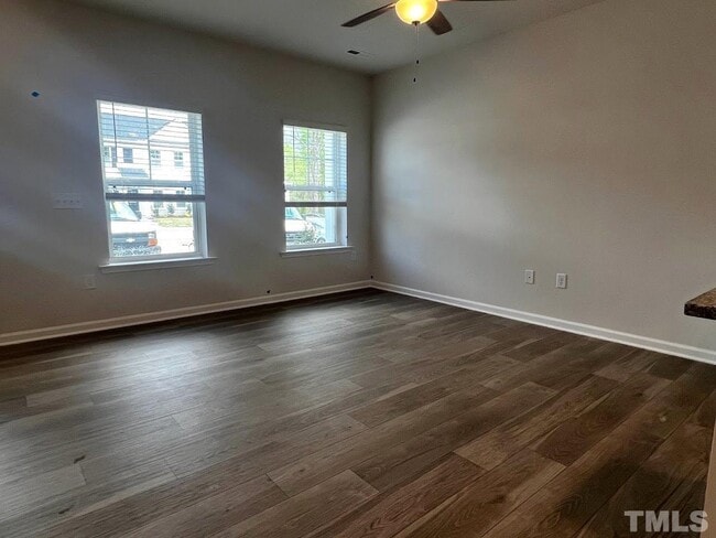 Building Photo - Beautiful 3 Bedroom 2.5 bath