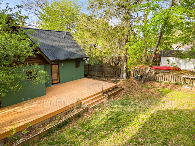 Building Photo - 318 Sulphur Springs Rd