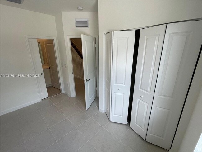 Building Photo - 969 NE 211th St