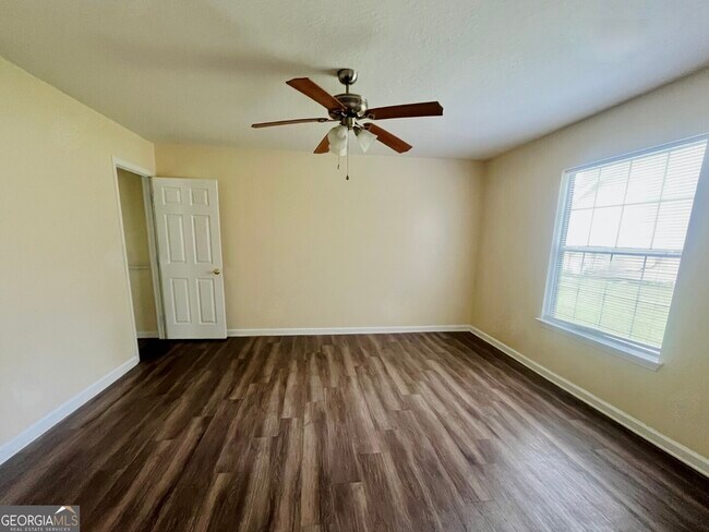 Building Photo - 519 Lake Jordan Blvd W