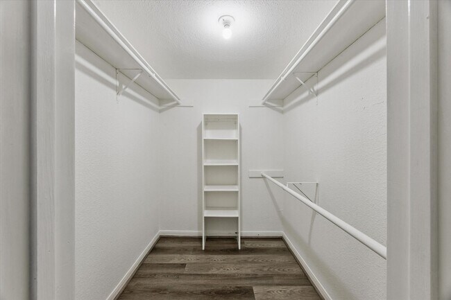 Building Photo - 6606 De Moss Dr