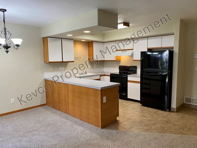 Building Photo - 1637 Westbridge Dr