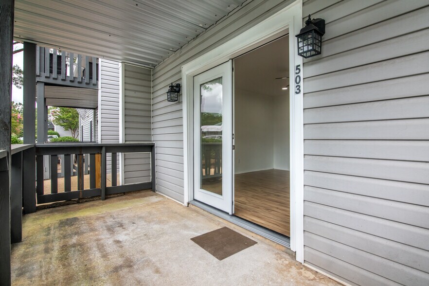 Building Photo - 500 Woodland Dr