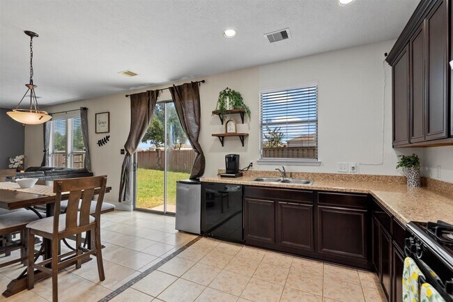 Building Photo - 914 Bandon Ln