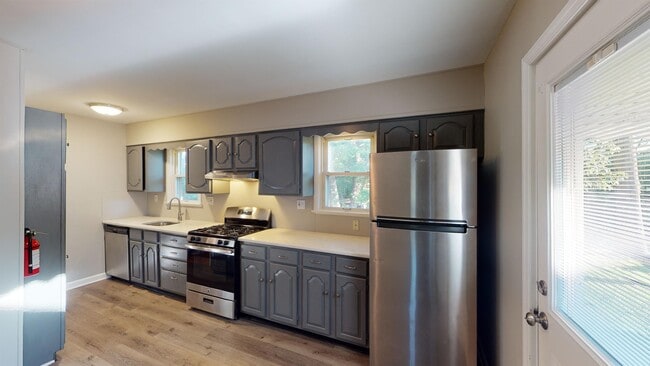 Building Photo - 505 Brooke Ave