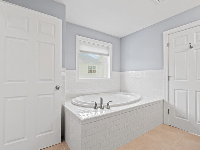 Building Photo - 431 Neponset St