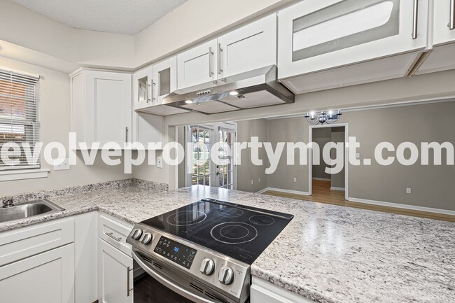 Building Photo - Charming Collierville home in PRIME location!