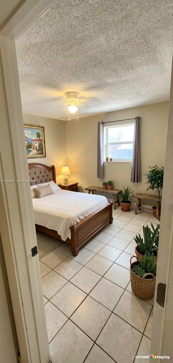 Building Photo - 880 E 26th St