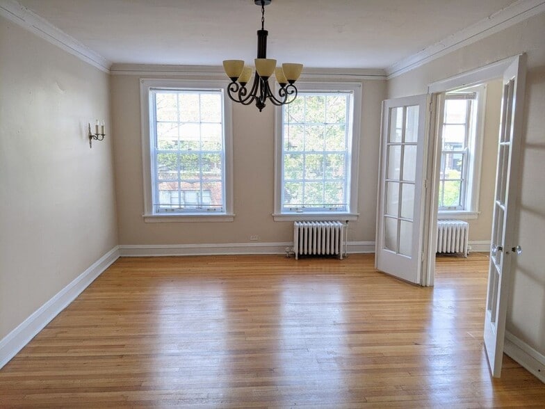 Building Photo - 905 Elmwood Ave