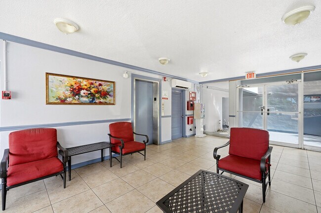 Building Photo - 1333 E Hallandale Beach Blvd