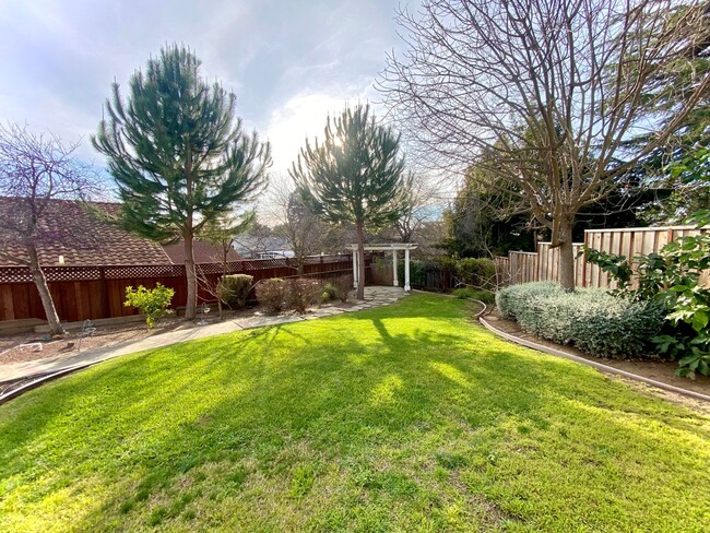 Building Photo - Spacious 5-bedroom Home Located in Niles Neighborhood of Fremont!