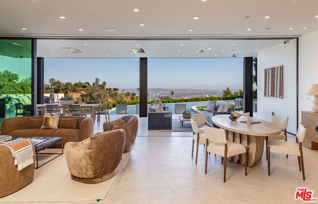 Building Photo - 9364 Beverlycrest Dr