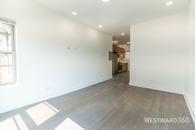 Building Photo - 6211 N Glenwood Ave