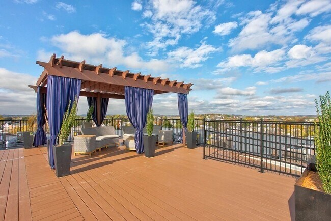 Building Photo - 87 Medford St