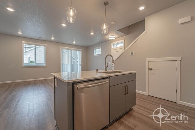 Building Photo - 16304 NE 21st St