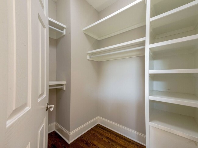 Building Photo - Move in ready Cotswold dream home.