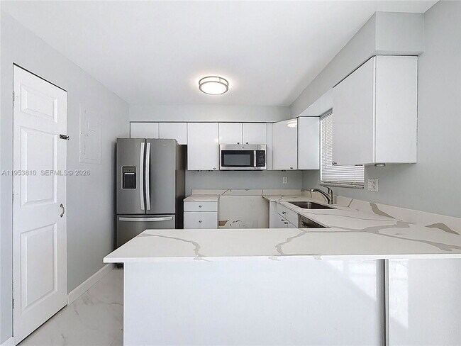 Building Photo - 1100 SE 4th Ave