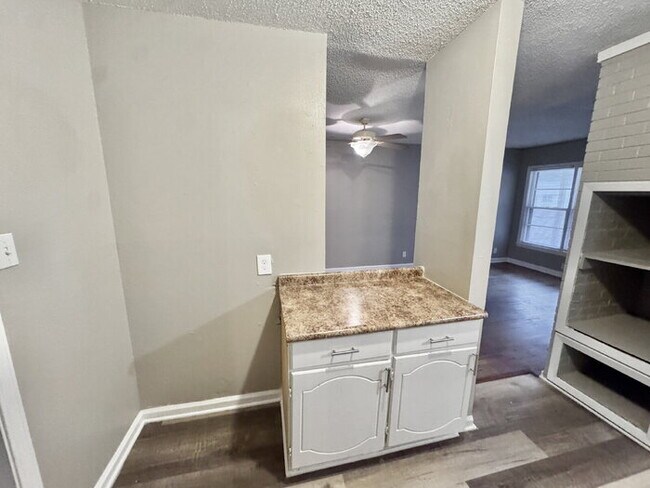 Building Photo - 3588 Hendricks Ave