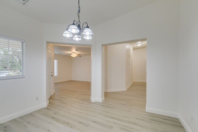 Building Photo - 437 Palegold St