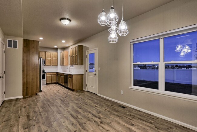 Building Photo - 4 Bedroom Home in East Windsor