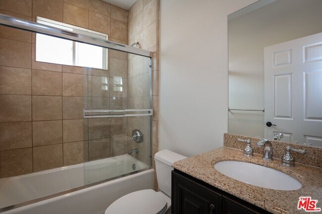 Building Photo - 806 N Alfred St