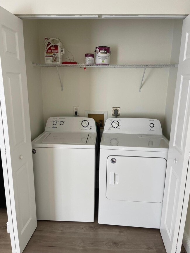 Building Photo - 645 Executive Center Dr