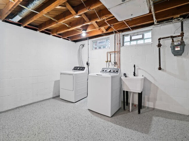 Building Photo - 4155 Ascot Ln