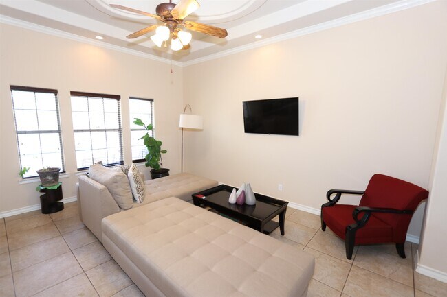 Building Photo - 10514 Winrock Dr