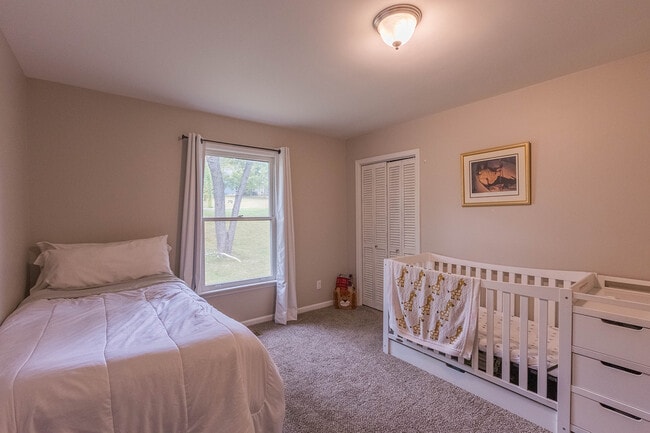 Building Photo - 210 Elliott Ct