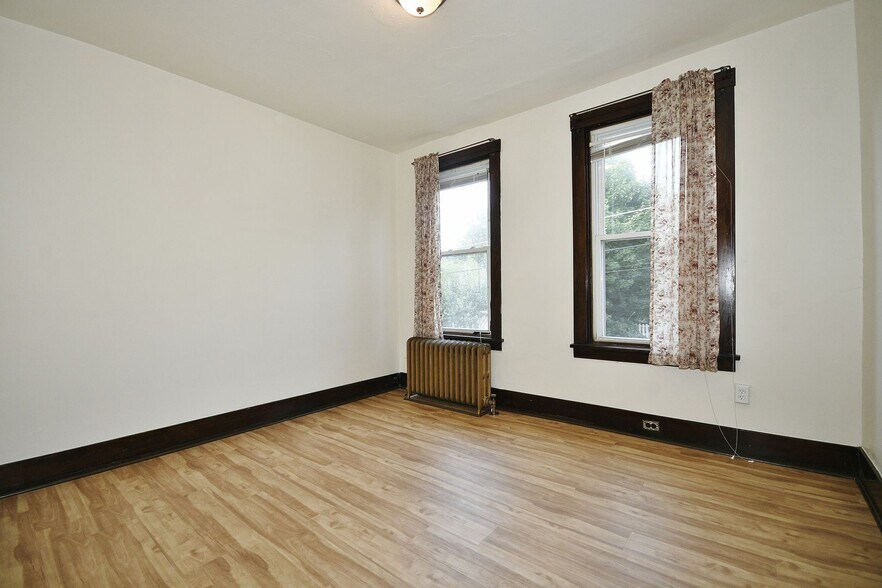 Building Photo - 201 Giffin Ave