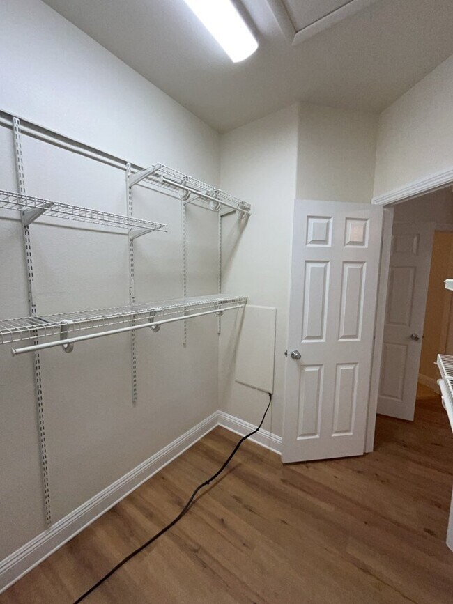 Building Photo - 6043 Eganridge Ct