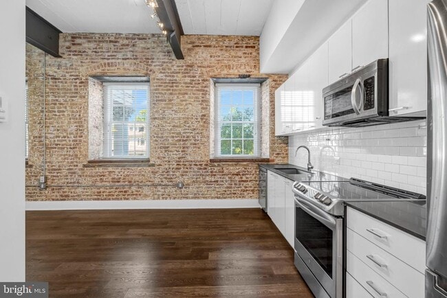 Building Photo - 515 N Washington St