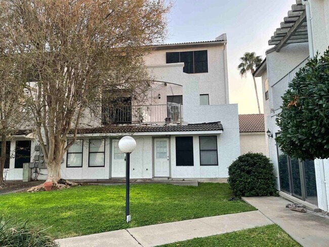 Building Photo - 100 W Village Blvd