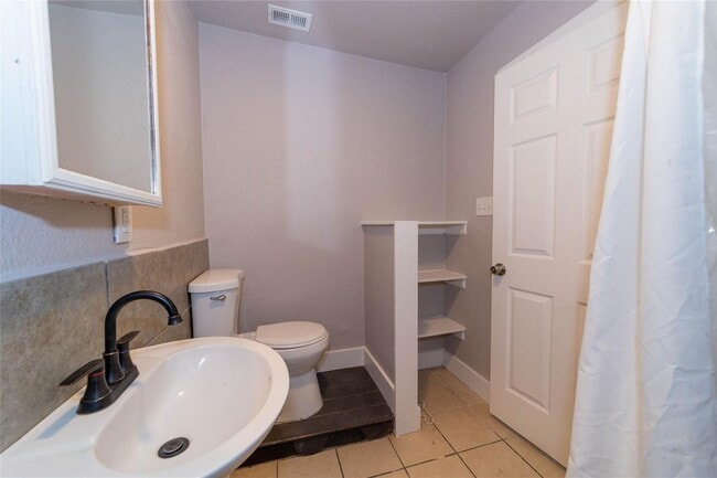 Building Photo - RARE RENTAL OPPORTUNITY ACROSS FROM LAKE WORTH