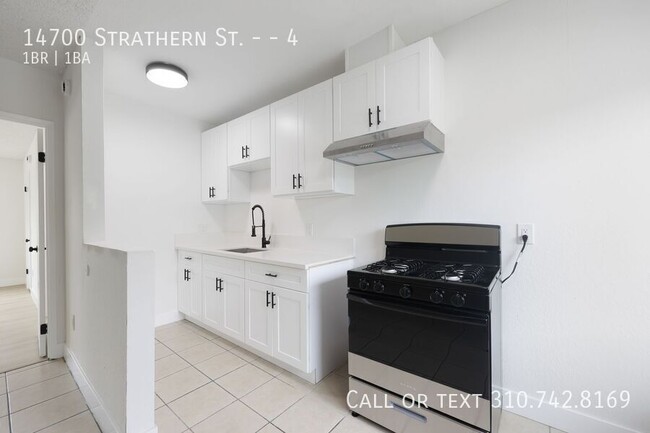 Building Photo - 14700 Strathern St