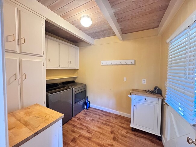 Building Photo - Welcome to this charming 3 bedroom, 2 bathroom house located in  Nevada City