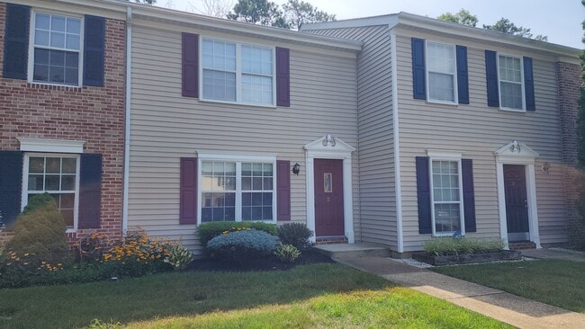Building Photo - 25 Seneca Dr
