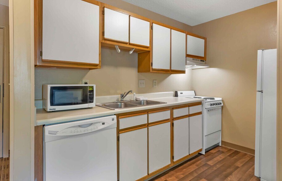 Building Photo - Furnished Studio-Fort Worth - Southwest