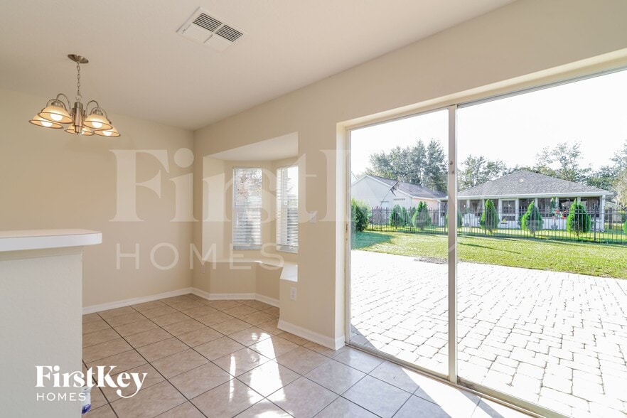 Building Photo - 6173 Skylarkcrest Dr