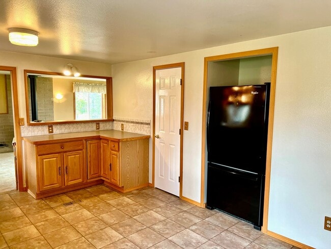 Building Photo - Pet Friendly 2 Bed 2 Bath Single Family Home With Garage, Private Deck and Big Yard!