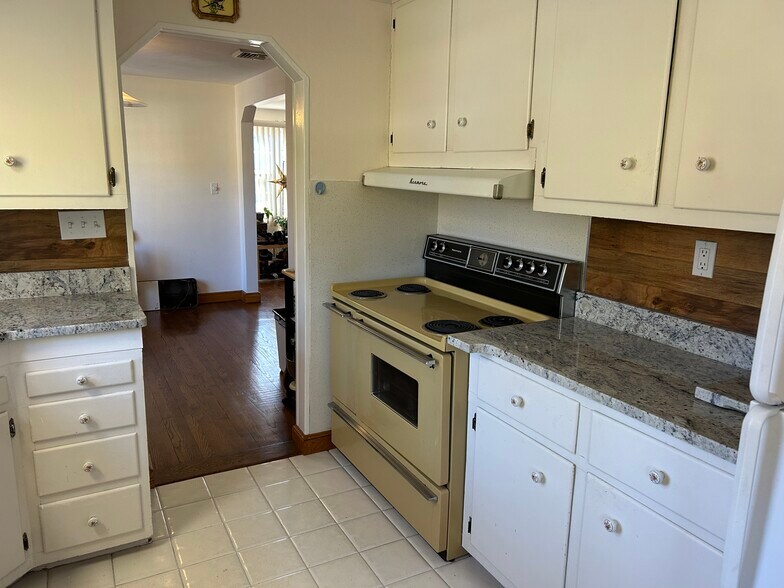 Kitchen - 197 Carter Ln