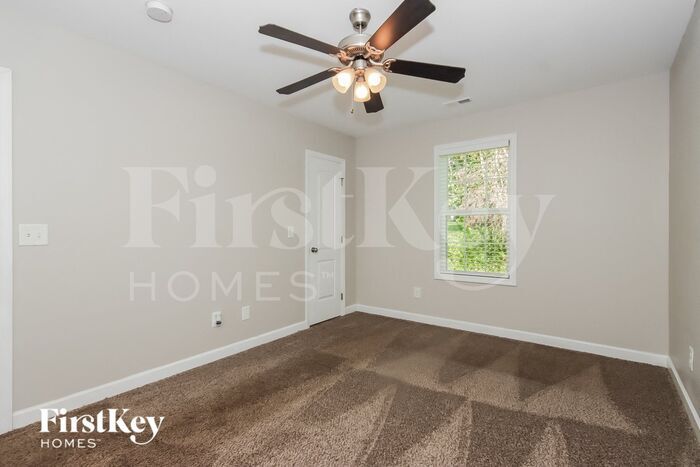 Building Photo - 625 Wilson St