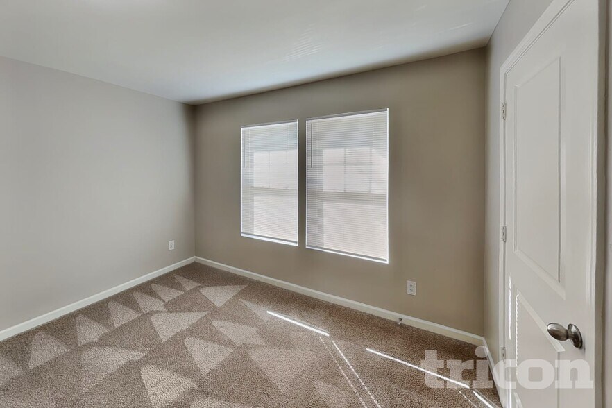 Building Photo - 5633 Idlewild Rd N