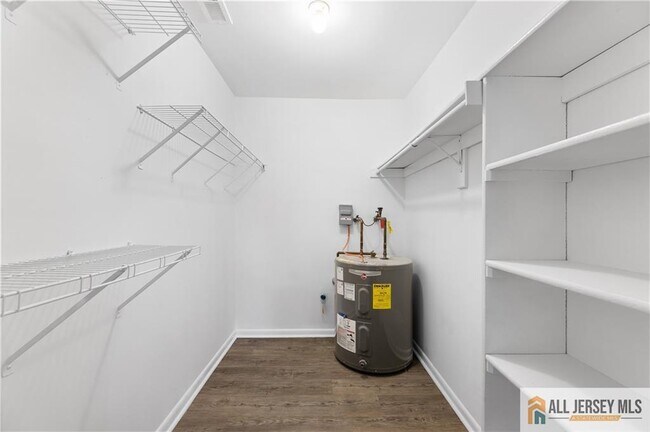 Building Photo - 2415 Ravens Crest Dr