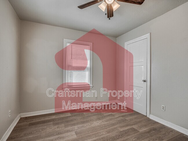 Building Photo - 1201 Carverdale Dr