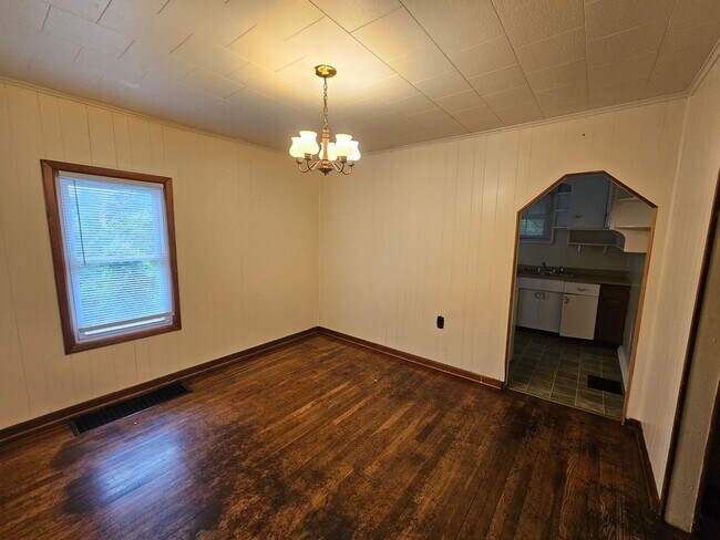 Building Photo - 377 Gilmore St