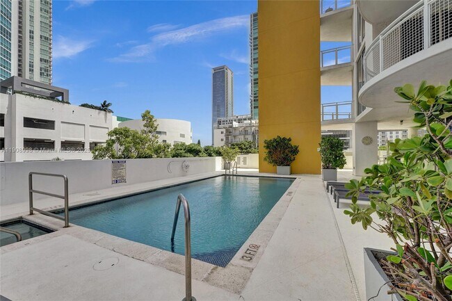 Building Photo - 444 NE 30th St