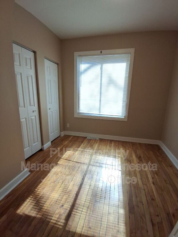 Building Photo - 987 N Churchill St