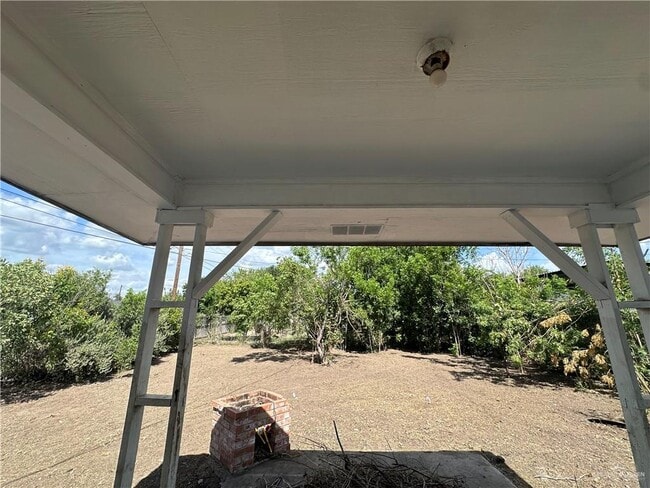Building Photo - 1805 Cll De Amistad