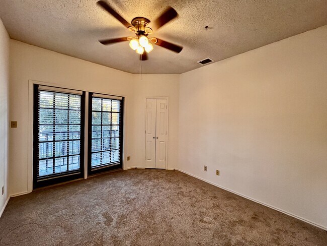 Building Photo - 4800 W Lovers Ln